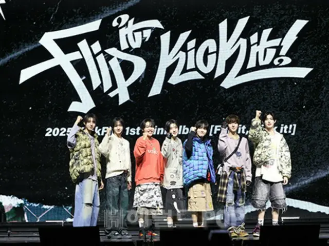 [Ảnh] "KickFlip" tổ chức showcase kỷ niệm ngày phát hành mini album đầu tiên "Flip it, Kick it!"