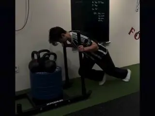 "TVXQ" Changmin tiết lộ thói quen tập gym hàng ngày của mình... người đàn ông nâng được 200kg