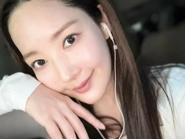 Park Min Young khoe làn da mịn màng, sáng bừng không cần trang điểm