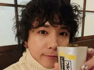 Lee Hong Ki của FTISLAND nghỉ ngơi sau buổi biểu diễn trực tiếp ở Nagoya? … "An toàn rồi... bíp bíp bíp"