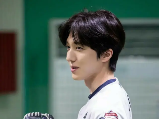 "SF9" Cha Ni tiết lộ hình ảnh chàng trai bóng chày tươi trẻ... Cảnh quay hậu trường của cú ném mở màn