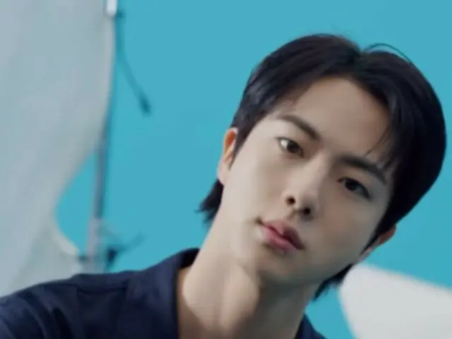 "BTS" JIN, một visual hoàn hảo biến mọi khoảnh khắc thành một bức tranh (có video)