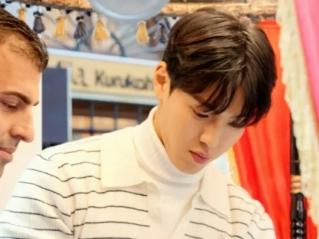 SHOWNU của MONSTA X hóa thân thành nhân viên pha chế ở Türkiye (nhà hàng tiện lợi)