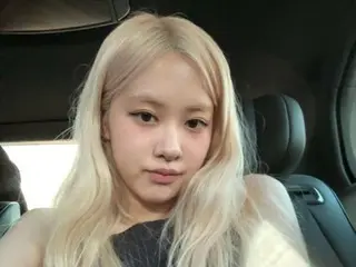 Rosé của BLACKPINK diện áo ngực tôn lên vóc dáng thon thả... "Vẻ ngoài như ngôi sao nhạc rock"