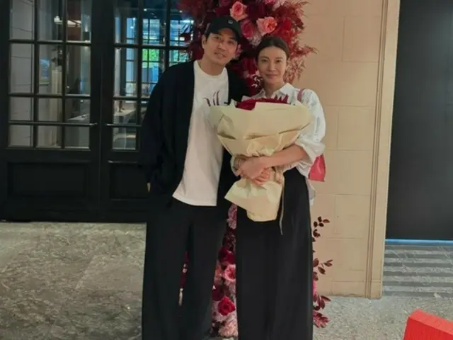 Nữ diễn viên Cha Yeri-young ♥ Nam diễn viên Joo Sang-Wook kỷ niệm 8 năm ngày cưới, "Chồng tôi luôn làm tôi cười"