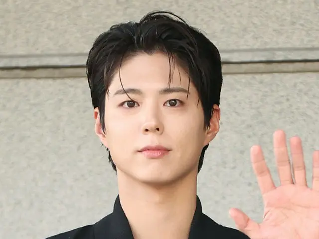 [Ảnh] Diễn viên Park BoGum đến làm việc tại KBS cho "Cantabile"