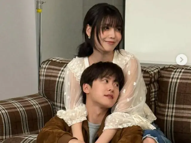 Choi Suyeong ôm Gong Myung từ phía sau trong bức ảnh đáng yêu này... Jung Kyung-ho trông có vẻ ghen tị