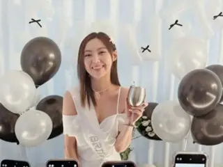 Cựu thành viên Miss A Min trở thành người phụ nữ đầu tiên trong nhóm kết hôn... Tiệc cô dâu vui vẻ