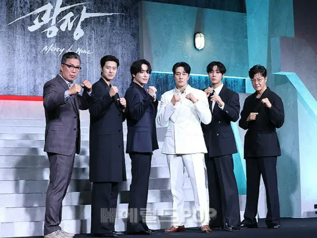 [Ảnh] So Ji Sub, Lee Jun Hyuk, Gong Myung, Choo Young Woo và những người khác tham dự buổi giới thiệu sản xuất loạt phim "The Square" của Netflix