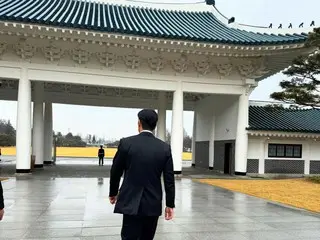 "SUPER JUNIOR" Siwon đến thăm Đài tưởng niệm quốc gia vào Ngày tưởng niệm... "Tự do không bao giờ là điều hiển nhiên"