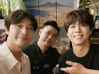 Park Seo Jun & Park BoGum chụp ảnh cùng nhau? Một bức ảnh với đầu bếp Kwon SungJun, người chiến thắng "Black and White Spoon" và "Naples Mafia"