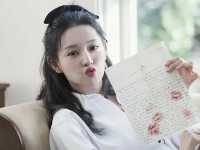 Những hình ảnh hậu trường dễ thương của Kim JiWoo-won