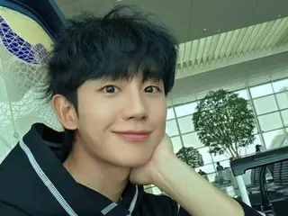 Jung Hae-in, vẻ đẹp tự nhiên với mái tóc bồng bềnh