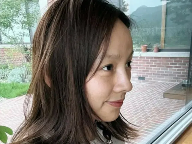 Lee Hyo Ri chỉ mỉm cười... Vẻ đẹp tự nhiên của cô thu hút sự chú ý của mọi người