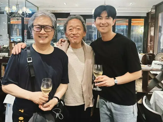 "BTS" RM tung ảnh chụp cùng đạo diễn Park Chan-wook và nhạc trưởng Chung Myung-hun... "Một cuộc gặp gỡ đẳng cấp thế giới"