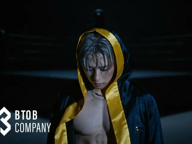 "BTOB" Minhyuk biến hình thành một võ sĩ quyền anh trong video giới thiệu cho album mới của anh ấy... cơ bụng săn chắc và ánh mắt mãnh liệt (có kèm video)