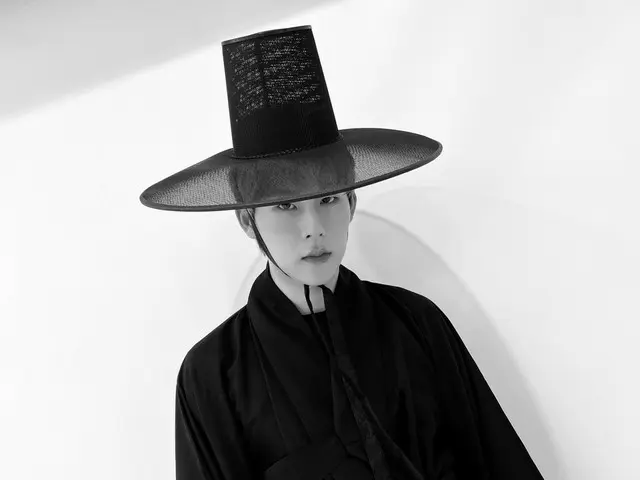 JOOHONEY của MONSTA X trông giống như phiên bản live-action của "Saja Boys"! ... Thực hiện thử thách trong khi mặc áo choàng và áo khoác