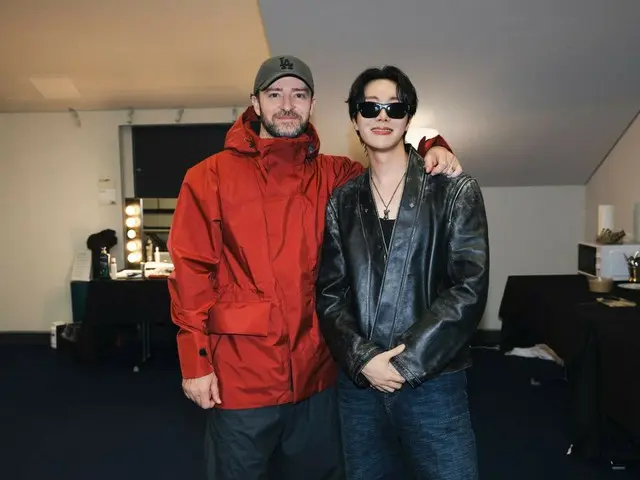 J-HOPE của BTS phát hành ảnh hậu trường từ Lollapalooza Berlin cùng Justin Timberlake, IVE và nhiều người khác
