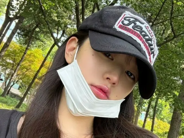 "IVE" Jang Won Young vẫn xinh đẹp ngay cả khi đội mũ và đeo khẩu trang