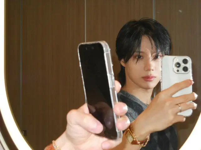Taemin của SHINee, "Nhìn mình trong gương" - một bức ảnh tự sướng gợi cảm vào một ngày hè yên tĩnh