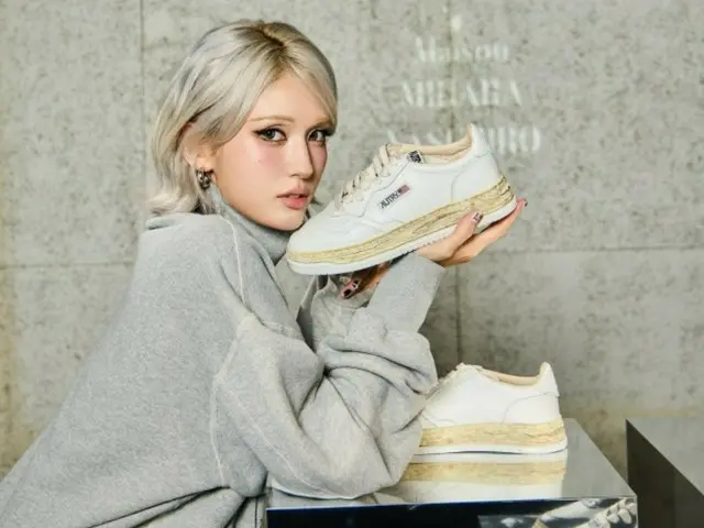 Somi quyến rũ Tokyo chỉ với một đôi giày thể thao màu trắng… “AUTRY X MIHARA
 Tham gia sự kiện ra mắt bộ sưu tập hợp tác "YASUHIRO"