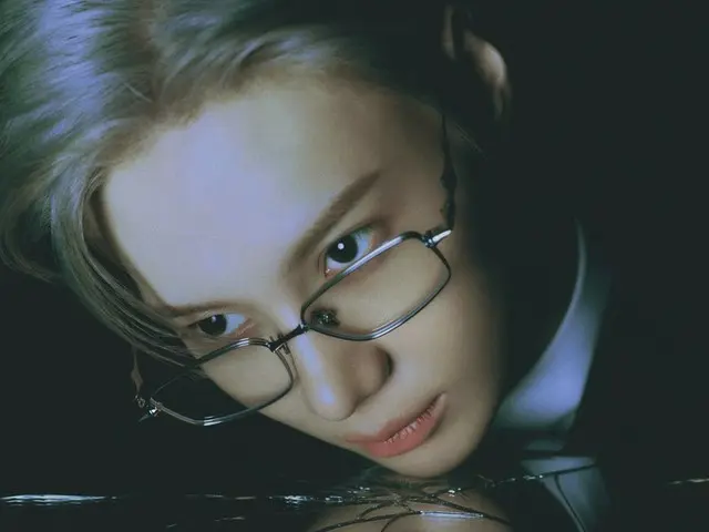 Taemin của SHINee phát hành ảnh concept cho ca khúc mới "Veil" với phiên bản "DRY" và "PLASTIC"