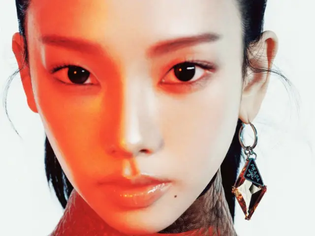 "aespa" Karina xuất hiện trên trang bìa của một tạp chí thời trang... Diện trang phục Prada, cô khoe "vẻ đẹp AI" của mình