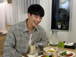 Woo DoHwan khoe vẻ ngoài bạn trai với vẻ đẹp trai tươi trẻ... Nụ cười rạng rỡ của anh khiến trái tim bạn rung động