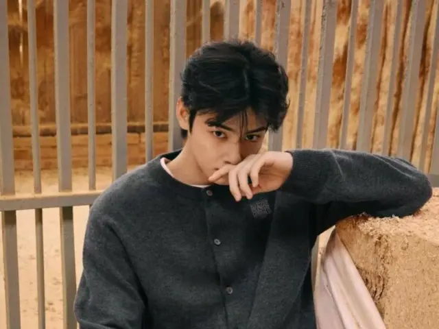 Cha Eun Woo của ASTRO càng tỏa sáng hơn nhờ vẻ ngoài giản dị... Ánh mắt của anh ấy thật cuốn hút