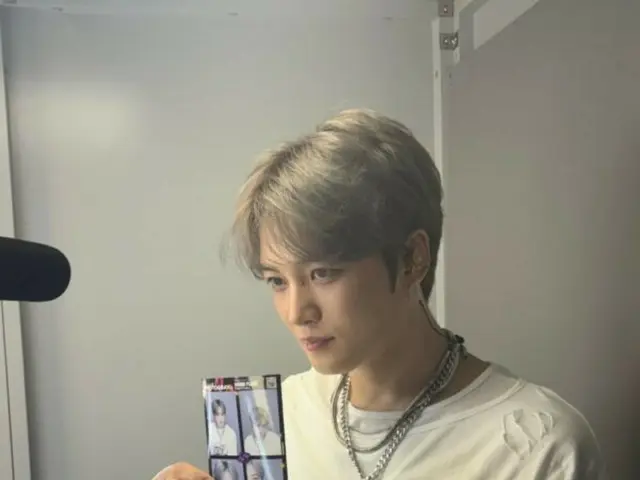 J-JUN tiết lộ vẻ ngoài thực sự của mình ở hậu trường... một phong thái chuyên nghiệp thể hiện hết khả năng của anh