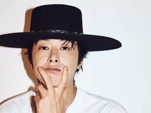 Yunho (U-KNOW) của TVXQ phát hành bộ ảnh và bài phỏng vấn độc đáo... "Chuẩn bị cho một album đầy đủ"