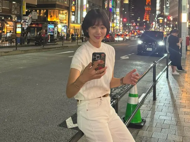 Nữ diễn viên Park Shin Hye chia sẻ bức ảnh chụp với Tháp Tokyo ở phía sau... "Tôi muốn đi du lịch"