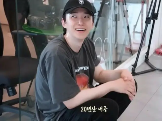 Junho của 2PM thậm chí còn hướng dẫn các đồng nghiệp của mình trong cảnh vũ đạo của "Taepung Corporation"... Đó là lý do tại sao đạo diễn phải yêu mến anh ấy nhiều đến vậy (có kèm video)