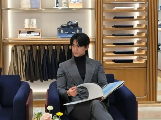 Tacyeon của 2PM tiết lộ phong cách vest lịch lãm của mình... Anh ấy diện đồ hiệu cao cấp