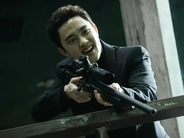 Do Kyungsoo (DO của EXO) đối đầu với Ji Chang Wook bằng súng và nụ cười điên loạn... Ảnh báo chí thứ hai của "Fabricated City" được tiết lộ