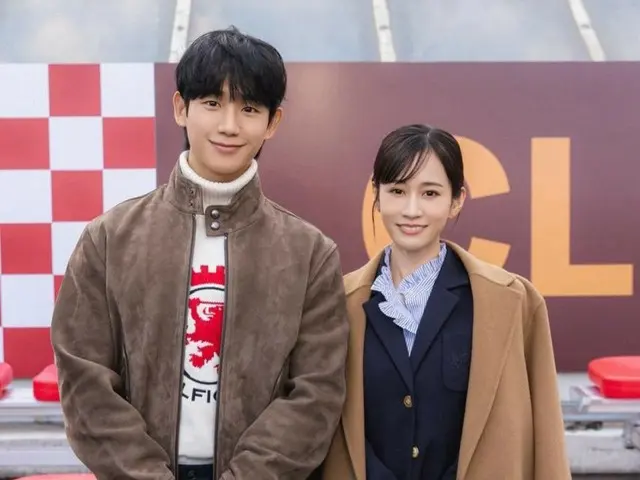 Maeda Atsuko đăng ảnh chụp cùng nam diễn viên Jung Hae-in... "Anh ấy thực sự là một người tuyệt vời!"