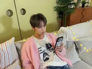 J-JUN trông cũng đẹp trong bộ đồ màu hồng... "Ngày mai em có thể dễ thương mà"