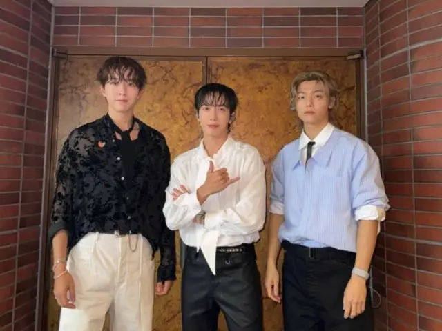 Ngày đầu tiên của buổi hòa nhạc tại Kobe của CNBLUE kết thúc... "Hãy cùng nhau vui vẻ cho đến cuối cùng nhé!"