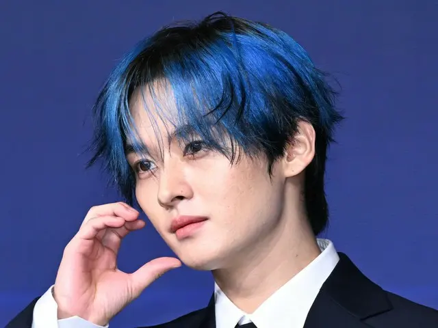 Reno của Stray Kids bị thương ở mắt cá chân tại lễ trao giải MAMA... trở về nhà bằng xe lăn