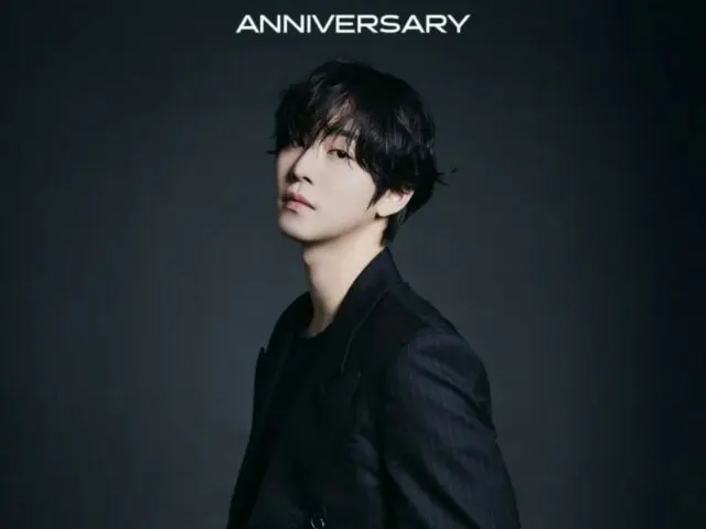 Ahn HyoSeop, với vẻ ngoài trưởng thành hơn bao giờ hết nhân dịp kỷ niệm 10 năm ra mắt.