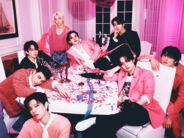 Nhóm nhạc "Stray Kids" sẽ trình diễn ca khúc Giáng sinh nổi tiếng "Christmas Love" trên chương trình "CDTV Live! Live! Christmas LOVE" của đài TBS vào thứ Hai, ngày 15 tháng 12.
 Chương trình sẽ được trình chiếu lần đầu tiên trên truyền hình tại "SONG Fes".